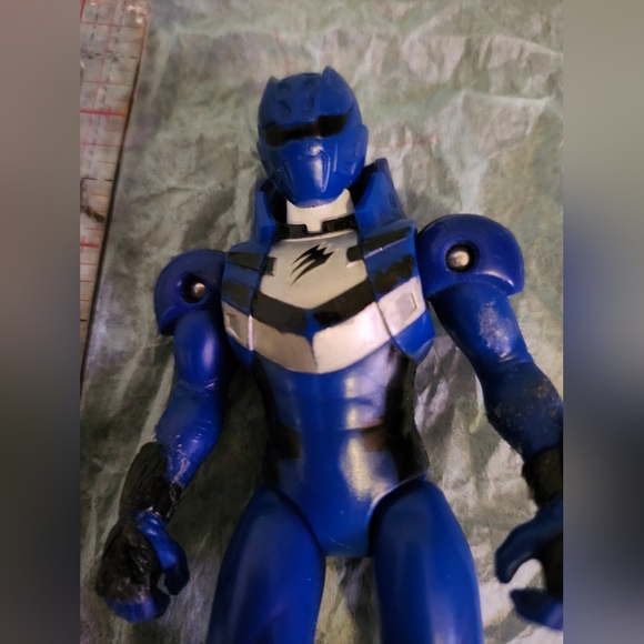 Power Ranger Action Figure eith Motorcycle - Picture 3 of 7